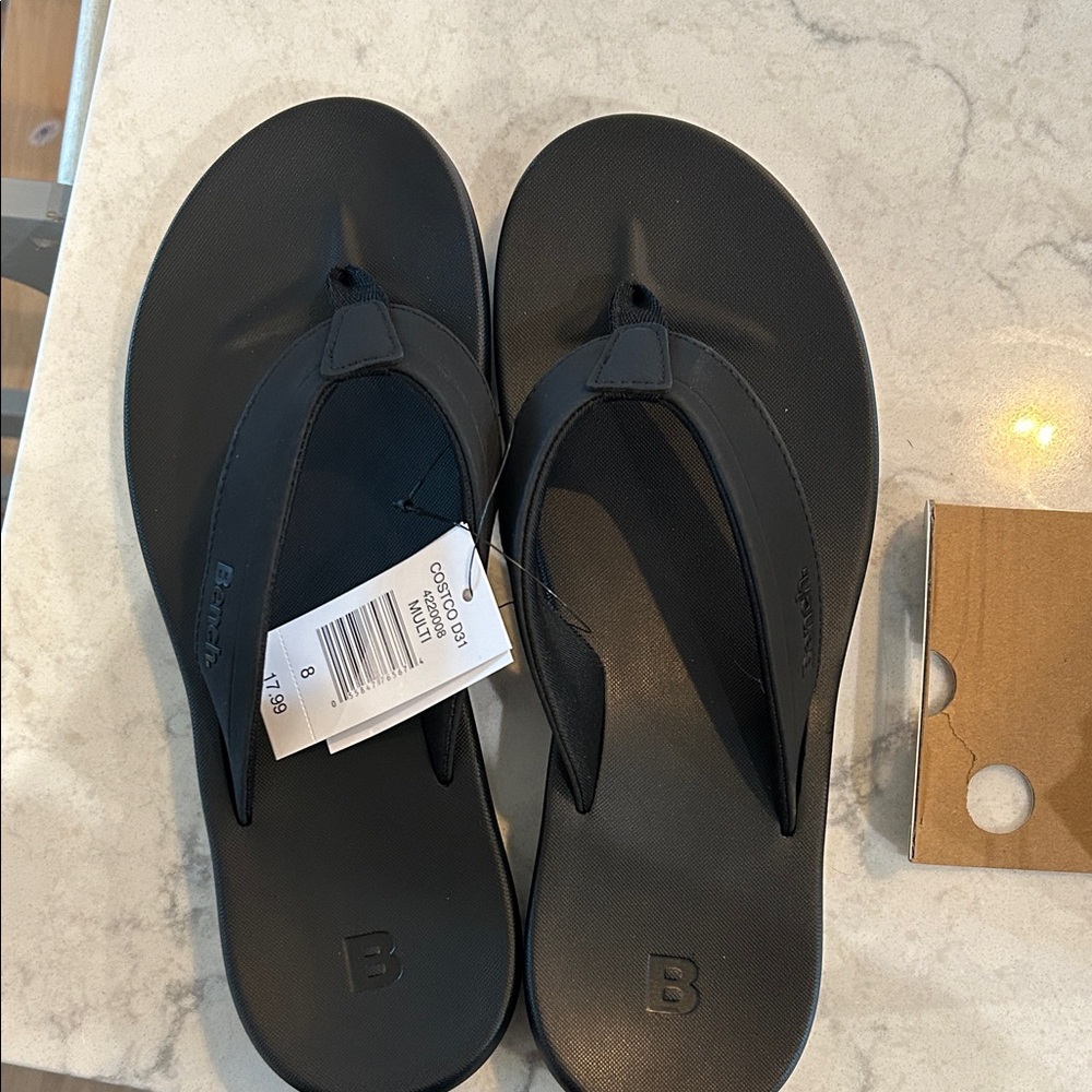 NWT Bench Black Flip Flops